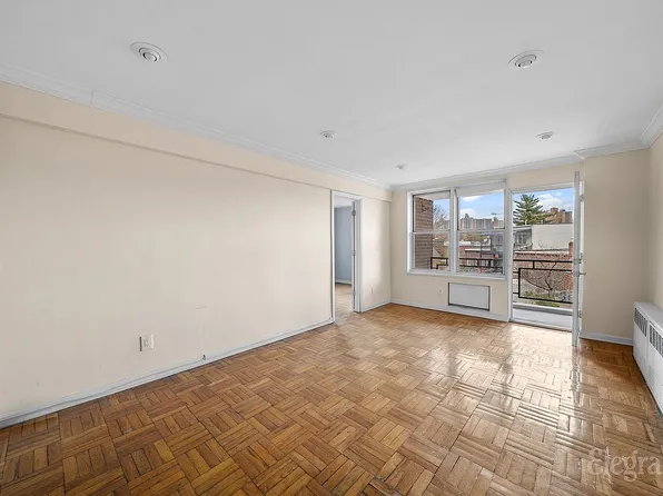 6750 Thornton Pl APT 1F, Flushing, NY 11375