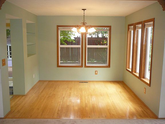 5th image of 6028 Chancery Ln SE