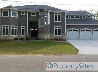 1454 N Eagle Lake Dr, Kalamazoo, MI 49009