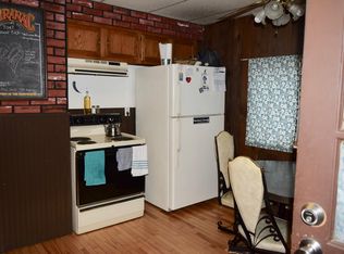 6 Glen St, Holyoke, MA 01040