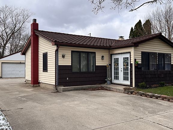 2nd image of 2 Walden Dr