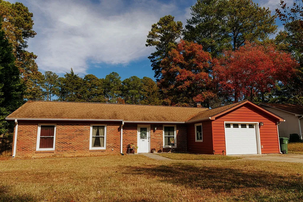 1418 Suterland Rd — Photo 1