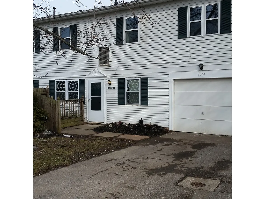 1209 Queens Ave photo 1