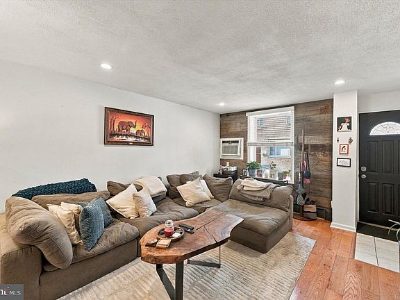 4th image of 1931 S Iseminger St