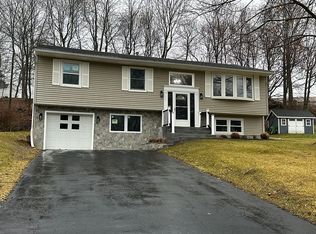 58 Cardinal Dr, Poughkeepsie, NY 12601