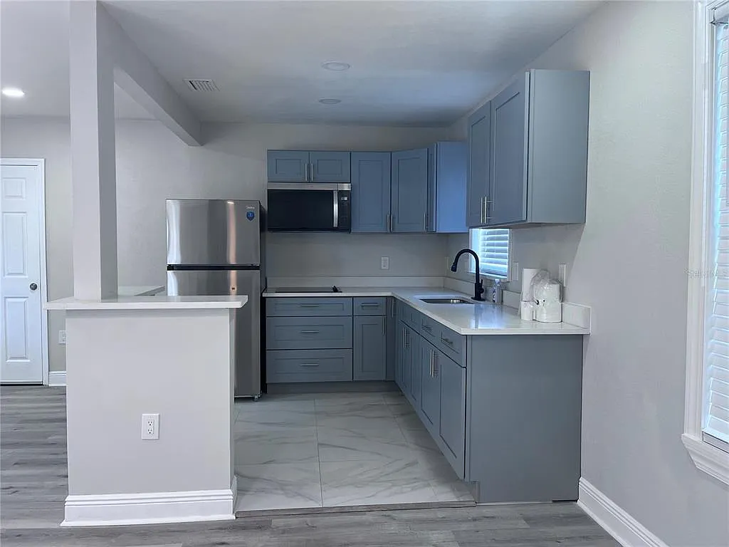 2 bed, 1.0 bath, 1026 sqft, $2,200 — Photo 4