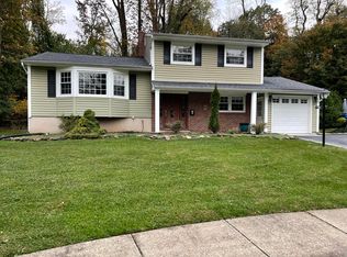 387 Wakefield Dr, Metuchen, NJ 08840