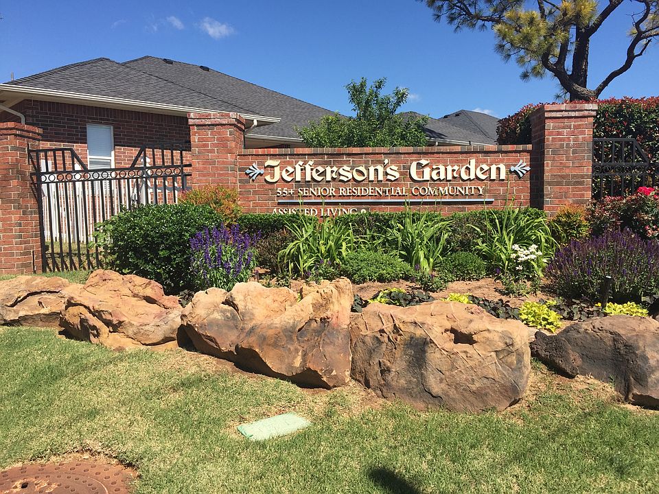 Jefferson Gardens Entrance