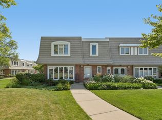 739 Concorde Dr, Highland Park, IL 60035