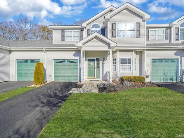 115 Willow Wood Drive, Oakdale, NY 11769