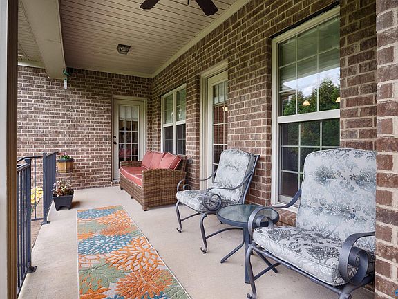 5th image of 157 Castlewood Dr