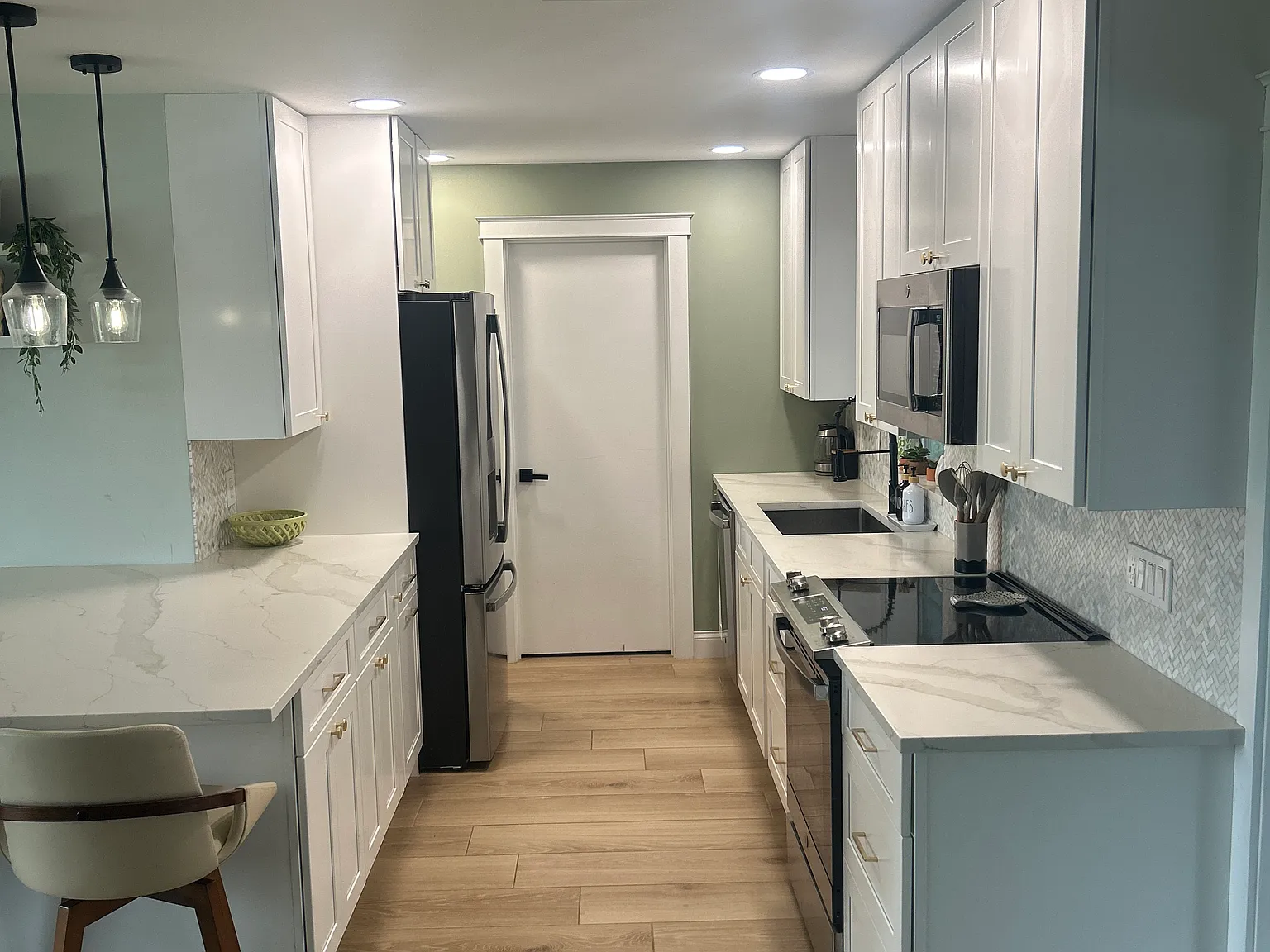 3 bed, 1296 sqft, $3,000 — Photo 3