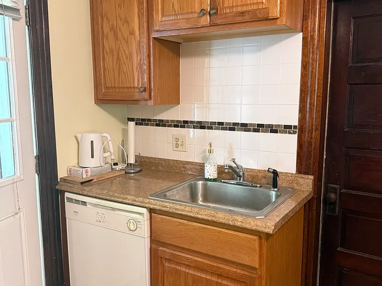 94 Grattan St #1L — Photo 6