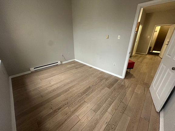 4th image of 1605 W Diamond St #2R