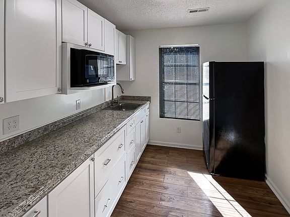 4th image of 305 Mauney St