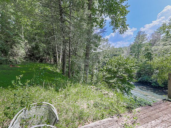 3rd image of 80 Riverbend Cir