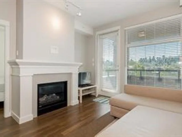 2 bed, 904 sqft, $3,200 — Photo 1