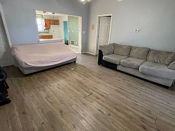 4th image of 313 W Clark Ln