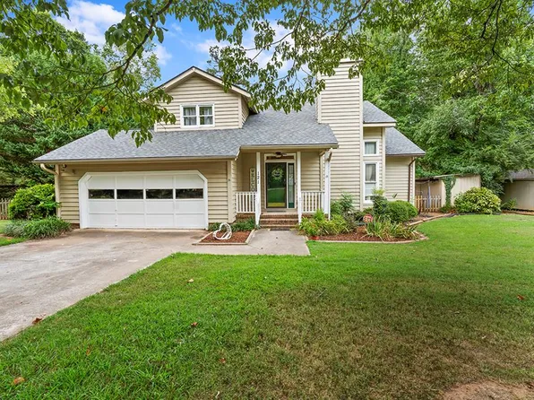 121 Beech Run Dr, Greenwood, SC 29649
