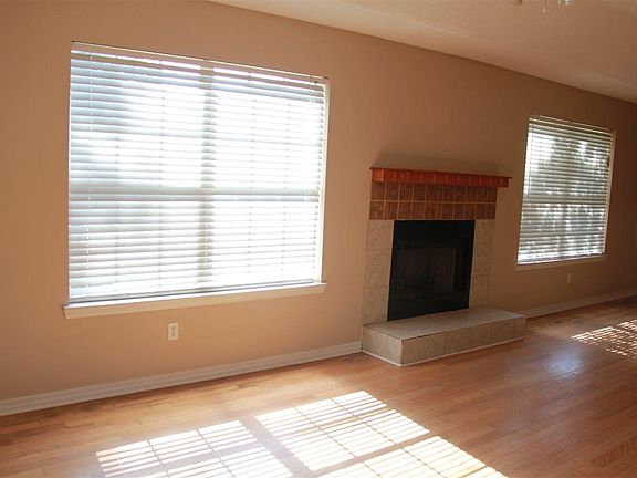 5th image of 605 W Gregory St