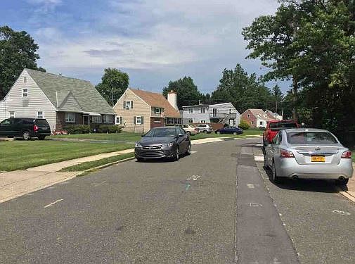 2nd image of 707 Wyndom Ter