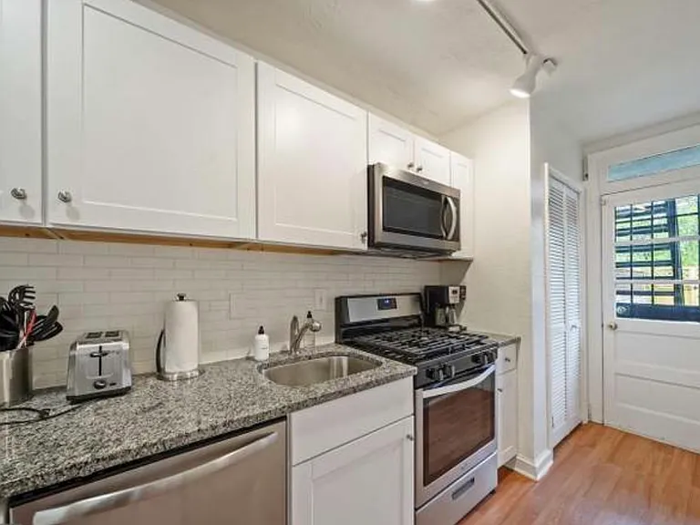 114 P St SW #1 — Photo 8