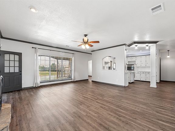5th image of 21 Brookhollow Cir
