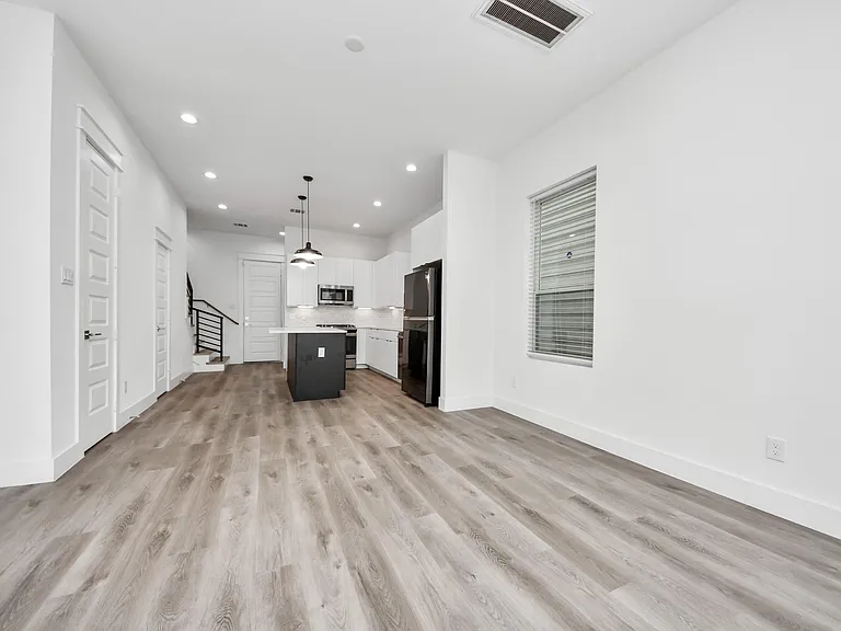 5402 Margarita St — Photo 17