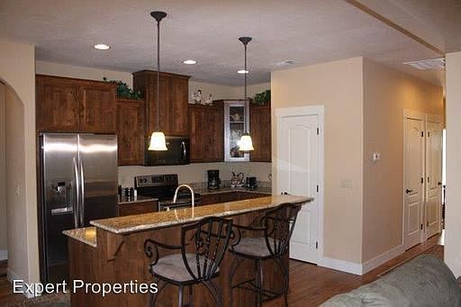 5th image of 825 Oak Knoll Dr