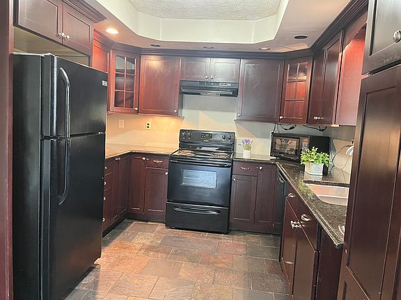 2nd image of 3471 Castleton Hl