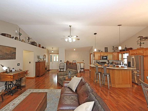 4th image of 128 Northern Spy Dr