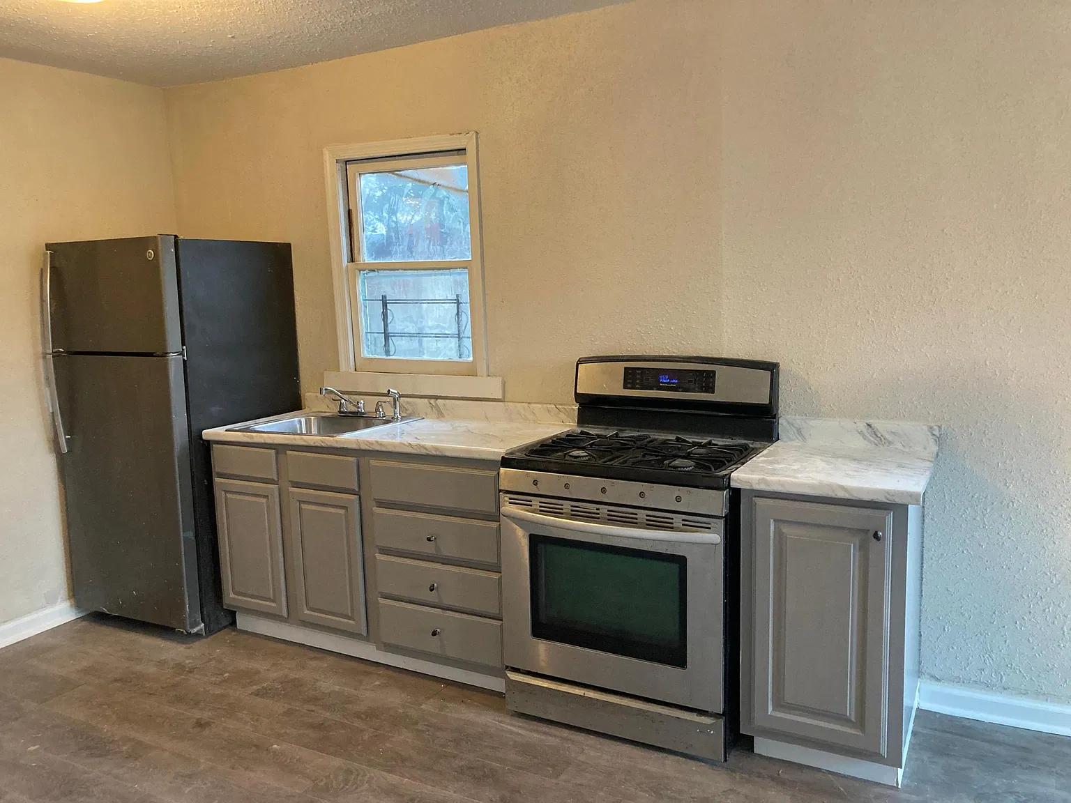 2 bed, 912 sqft, $1,200 — Photo 4