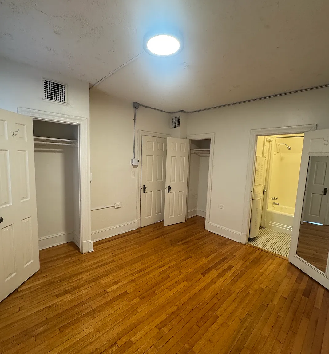 1 bed, 1000 sqft, $1,300 — Photo 4