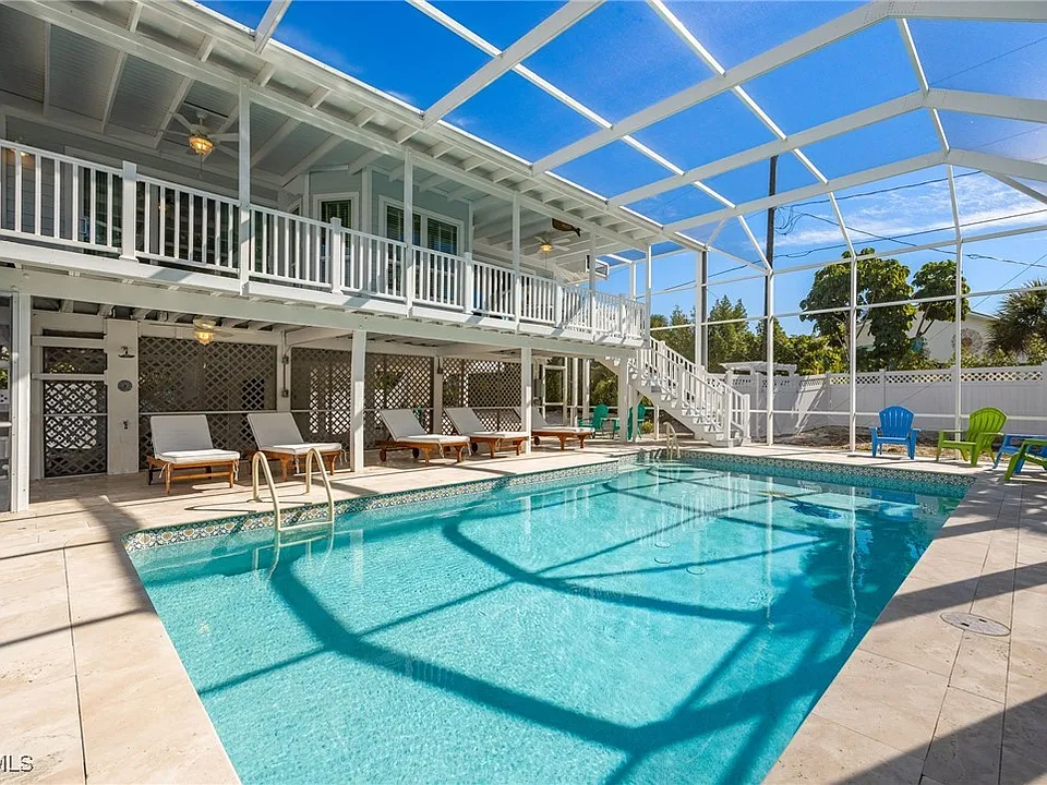 424 Lagoon Dr