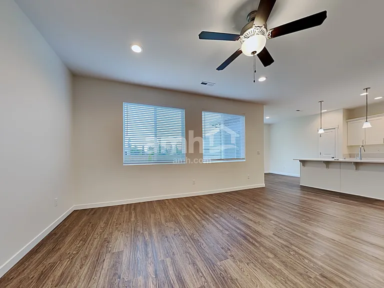 1013 NE 11th Way — Photo 7