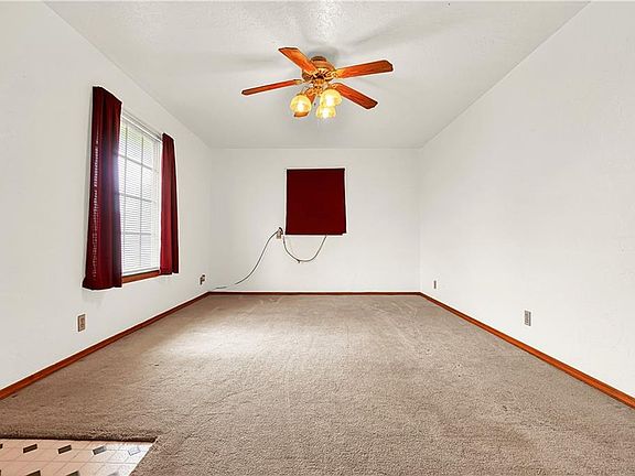 5th image of 221 N Orient St