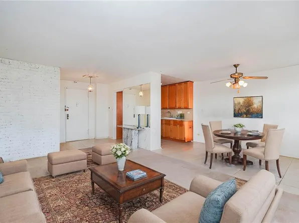 2630 Cropsey Avenue image 9 of 21