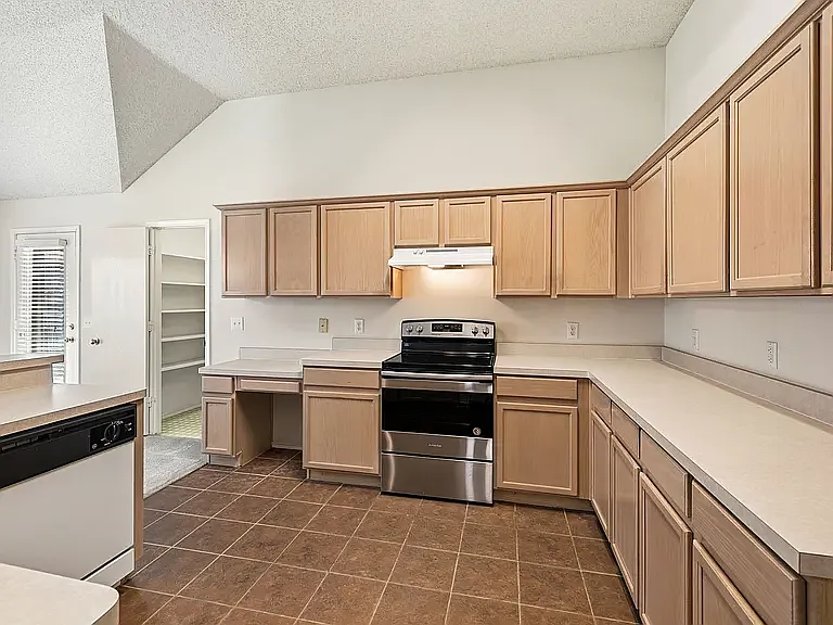 702 Lake Bridge Dr — Photo 11