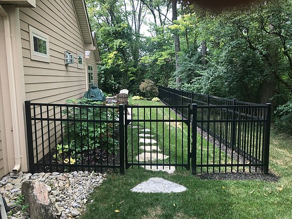 Side fenced entry