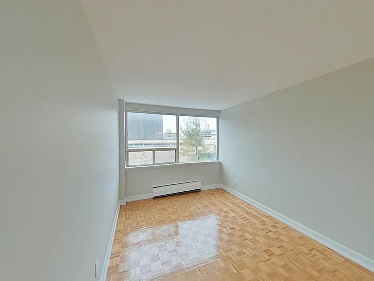 36 Thorncliffe Park Dr — Photo 8