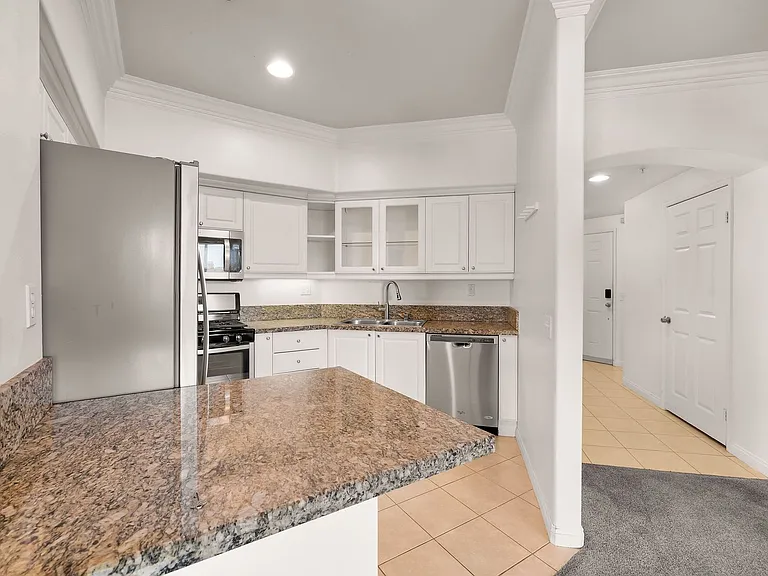 404 N Horne St N #D31 — Photo 2