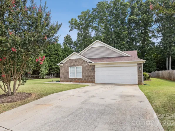 1909 Leesburg Dr, Clover, SC 29710