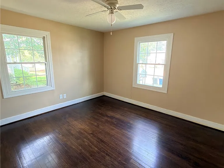 207 Willborough Ave — Photo 12