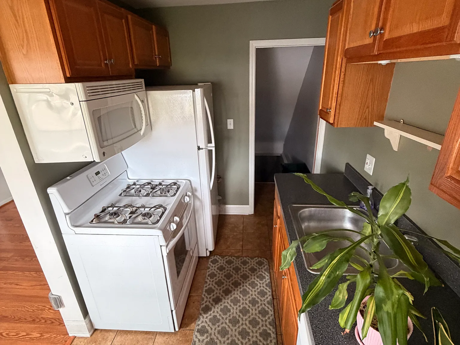 2 bed, 916 sqft, $1,800 — Photo 3