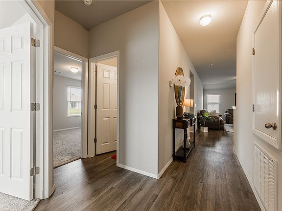 3rd image of 995 Jennifer Ann Ln