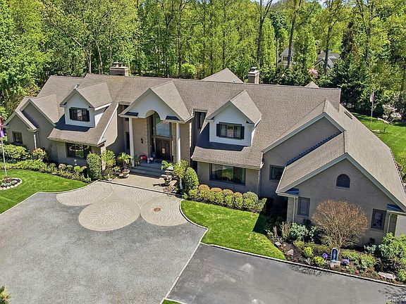2nd image of 10 Fox Meadow Lane