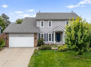 16921 Patterson Dr, Omaha, NE 68135