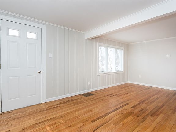4th image of 203 College Farm Rd