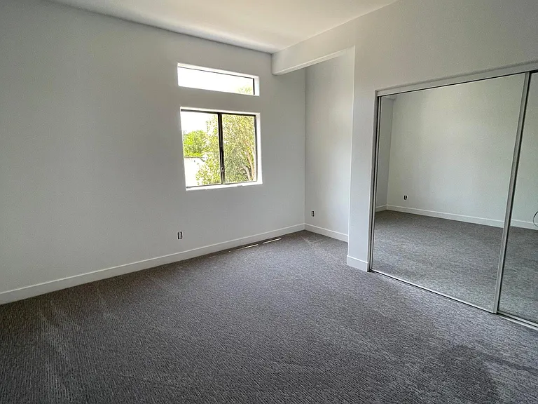 4477 Woodman Ave #209 — Photo 23