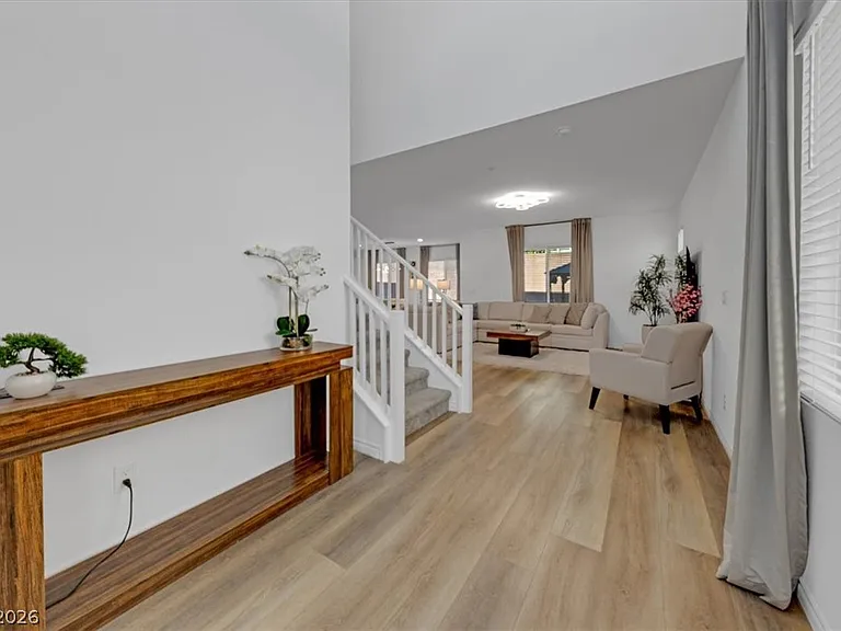 299 Mount Tyndall St — Photo 5